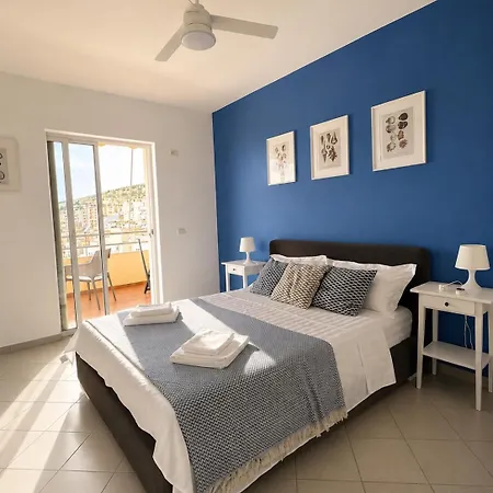 דירה Blue Star - Sea View - 5 Min To & Ferry סרנדה